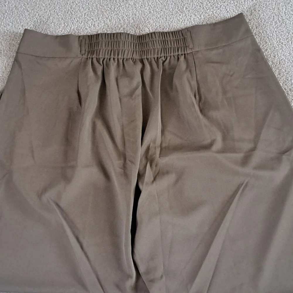 XLARGE.   HALARA SHIRRED BUTTON ZIPPER STRAIGHT LEG PANTS - Picture 7 of 9